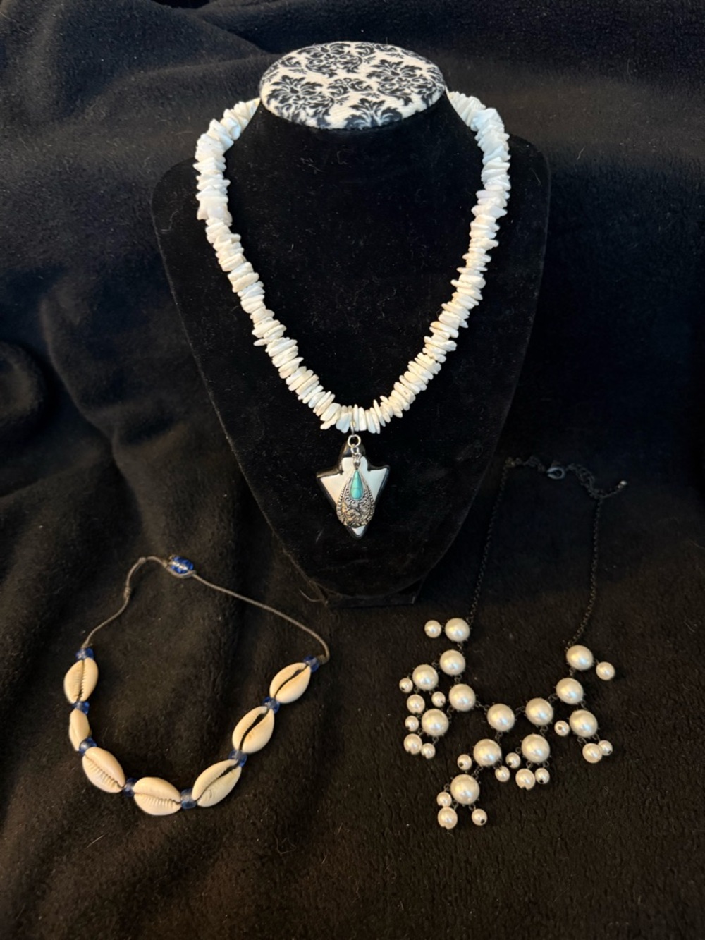 White Shell Beaded Necklace with Turquoise Accent, faux pearl -